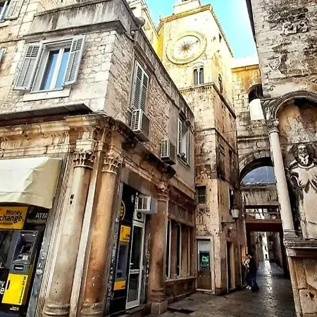 Апартаменти Luxury M&n In - Free Parking