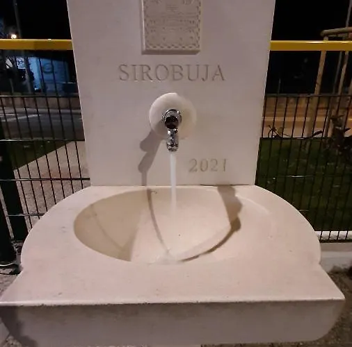 Luxury M&n In - Free Parking Apartment